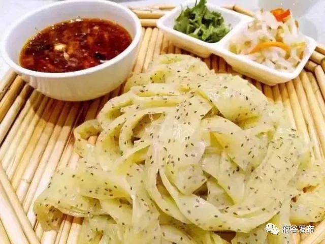 路过府谷县,正宗米凉粉必须来一盖帘