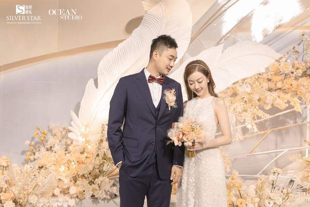 31岁羽球前国手大婚!林丹低调到场,李永波领衔送祝福头衔吸睛