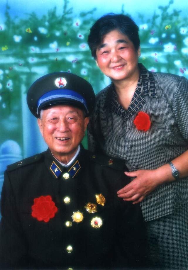 赵兰田将军,后来调空军任职,2004年4月17日去世,享年86岁.