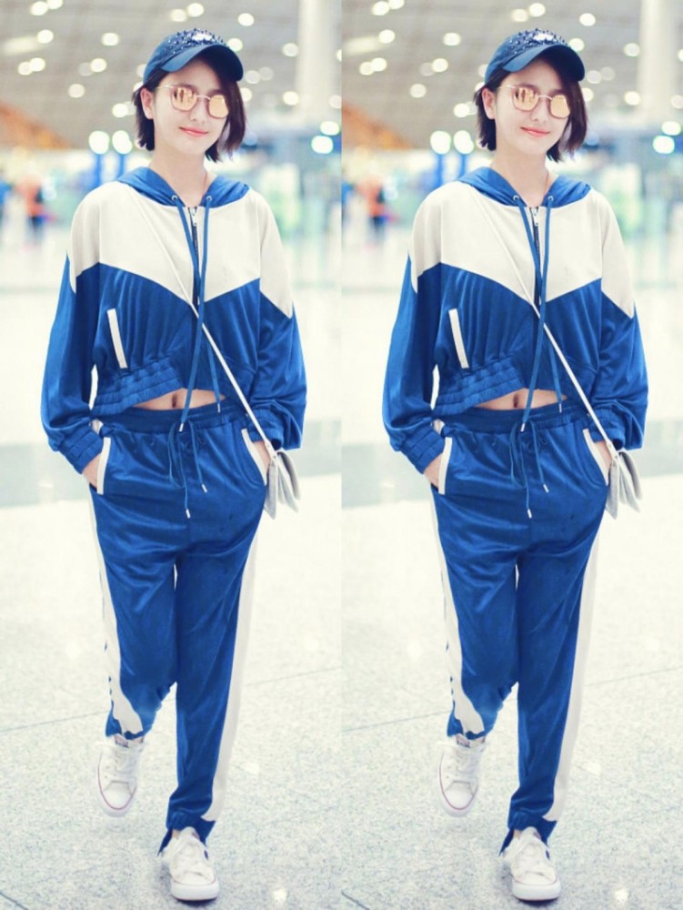 佟丽娅为了扮嫩挺拼的私下出行穿一身蓝白校服真有学生感