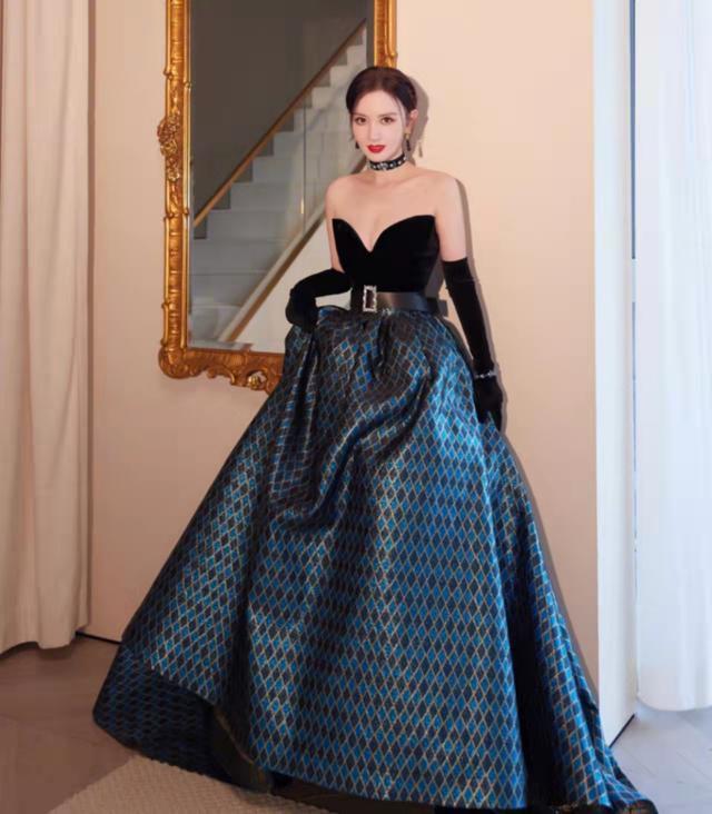 张萌红毯大秀好身材被称最美虞姬