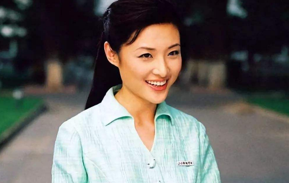 连续16年主持春晚,央视最美主持周涛,为何二婚嫁大8岁的富商?