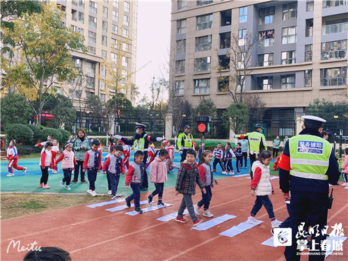 云南师范大学附属俊发城幼儿园开展交通安全主题活动