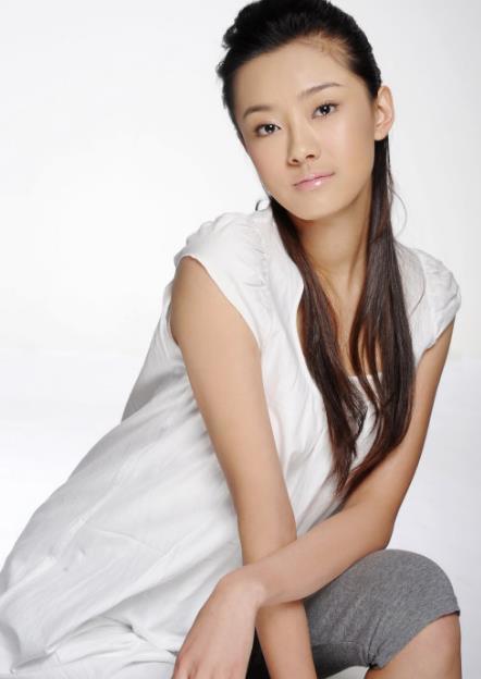 孟真原本是想做一名舞蹈家,在10岁的时候被父母送去学芭蕾舞,我们都