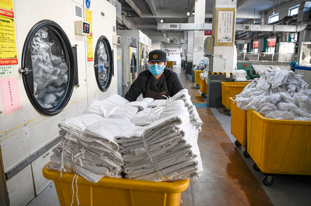 第一份工作,陈相贵选择给一家洗衣服厂做销售工作.