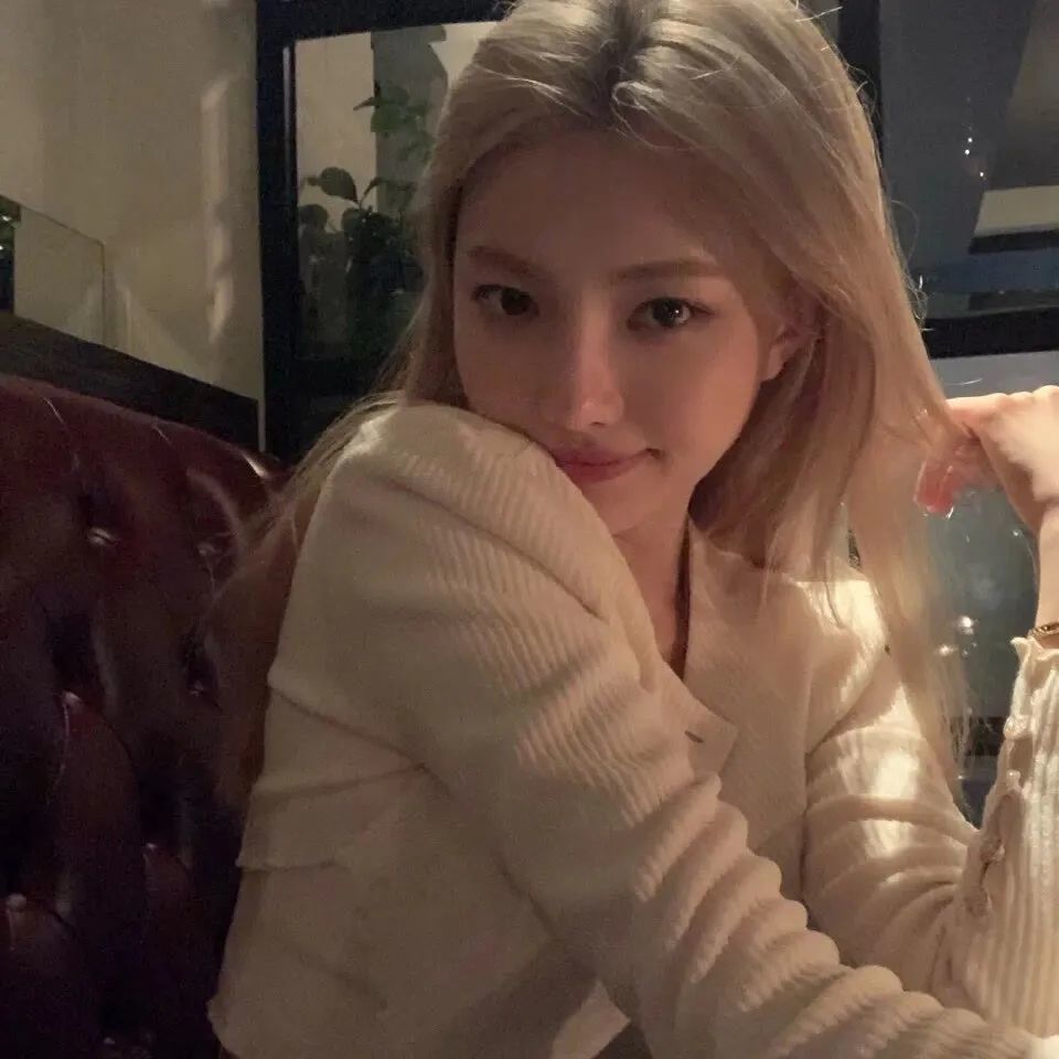 微信头像丨ins简约女生头像抖音真人头像