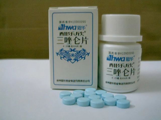 三唑仑是一种新型的苯二氮卓类药物,为淡蓝色片剂,溶于白开水后无色无