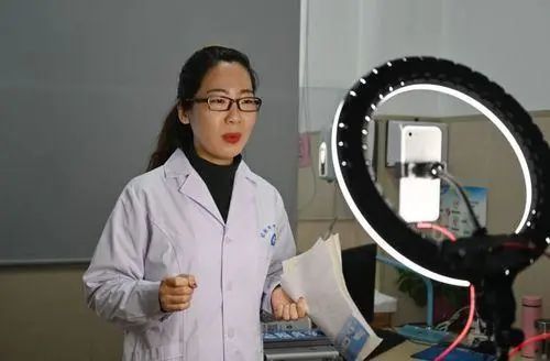 医生直播兴起00后化身养生新一代
