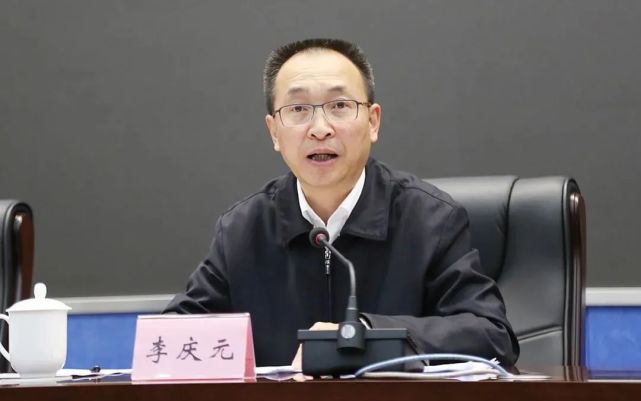 李庆元在全市优化营商环境工作领导小组会议上强调以
