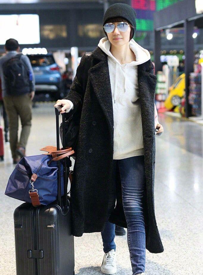 袁泉现身按摩店被拍,穿普通羽绒服气质还这么好,而且还是素颜