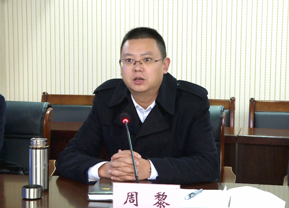 罗田县委委员,县人大常委会主任秦新平等领导在罗田分会场收听收看