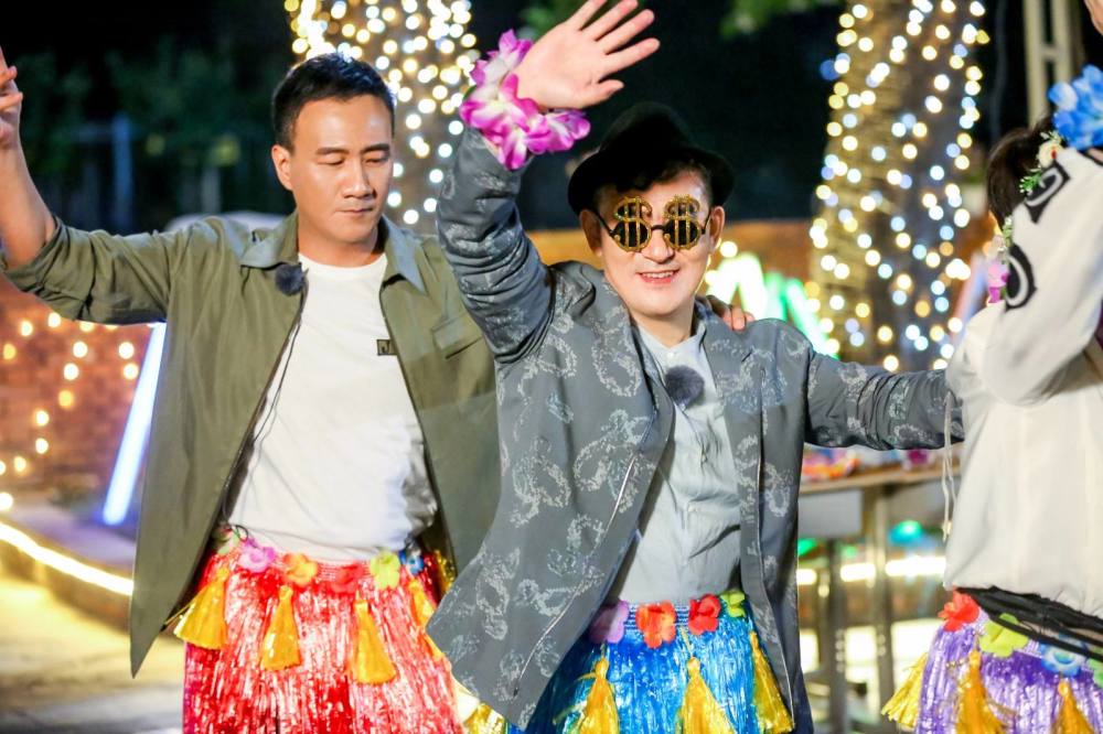 李洪涛娶老师女儿为妻结婚30年无绯闻事业家庭两不误