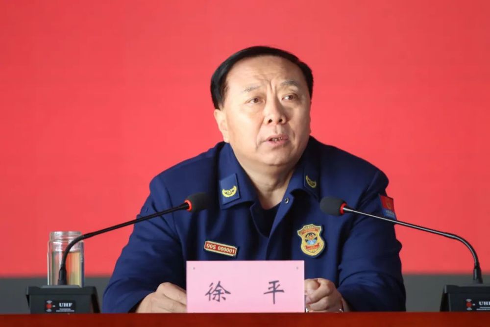 森林消防局徐平局长为新录用大学生干部授课辅导