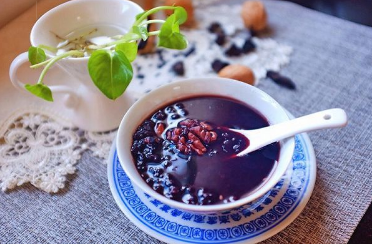 这款何首乌乌发粥有养血益肾的好处还滋养你的乌发收藏吧