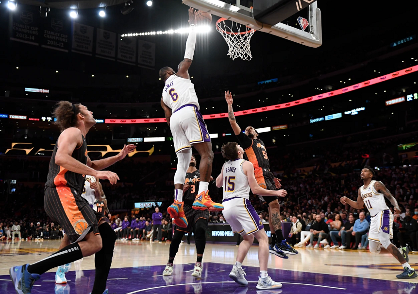 最佳球员 NBA官宣！詹姆斯又斩获1荣誉，在刷新自己纪录的同时又成历史首人