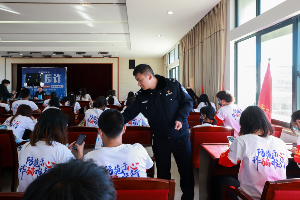 昆明公安校園反詐法治課堂直播課堂上線