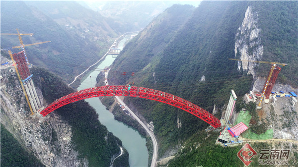 在333米高空完美"牵手" 宜昭高速白水江特大桥主拱圈合龙