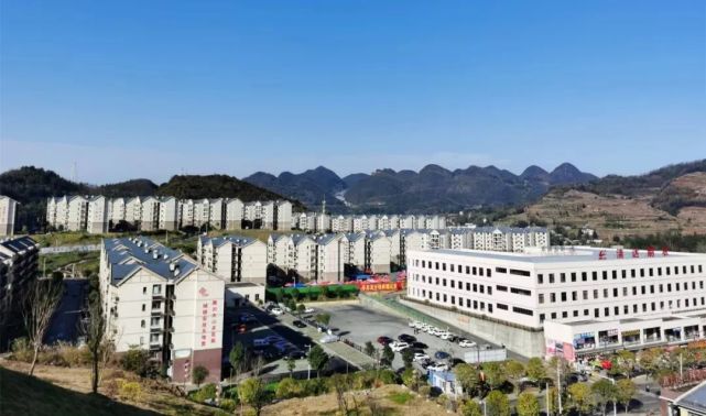 3年多前,李玉一家还住在织金县三塘镇下寨村的山坳里,交通不便,收入