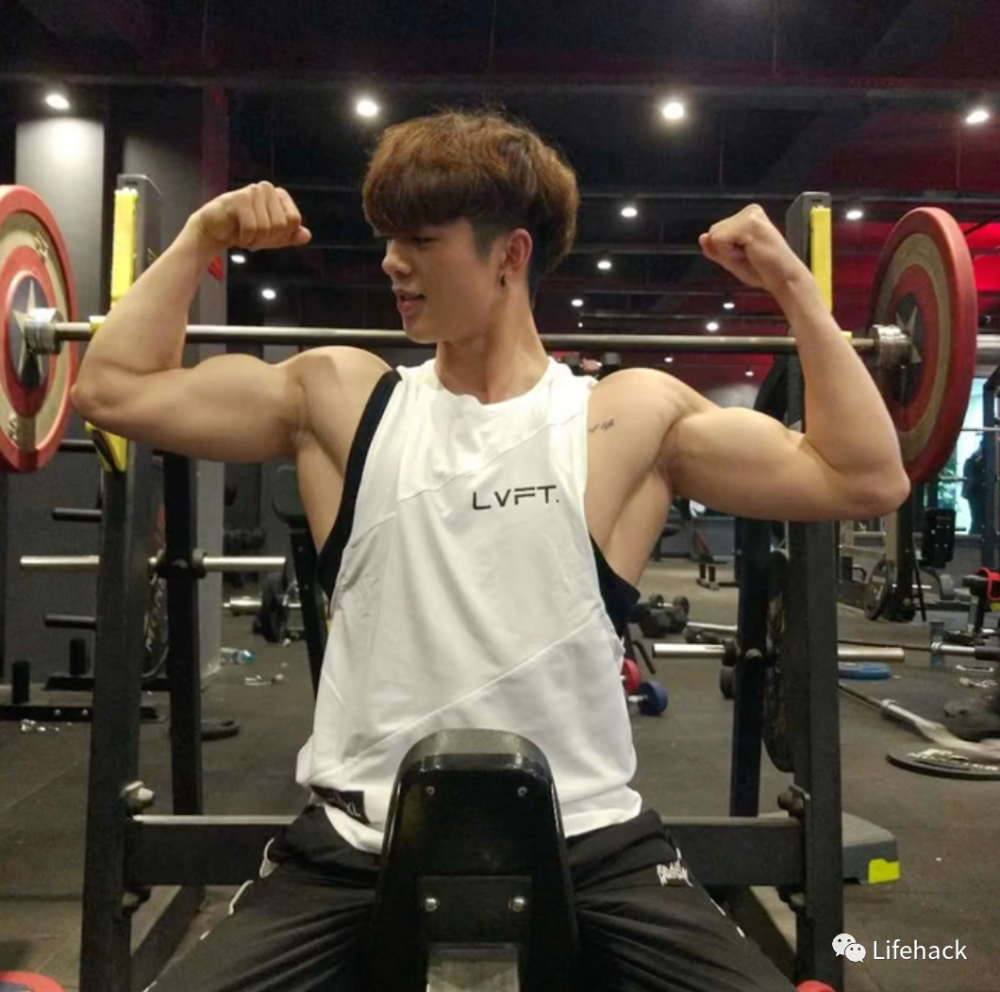 上海健身教练因太"大"遭女生嫌弃!男网友却:太羡慕了!