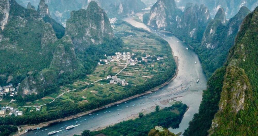 水管财无论是古代还是今天,人们莫不喜欢山环水抱的生活环境.