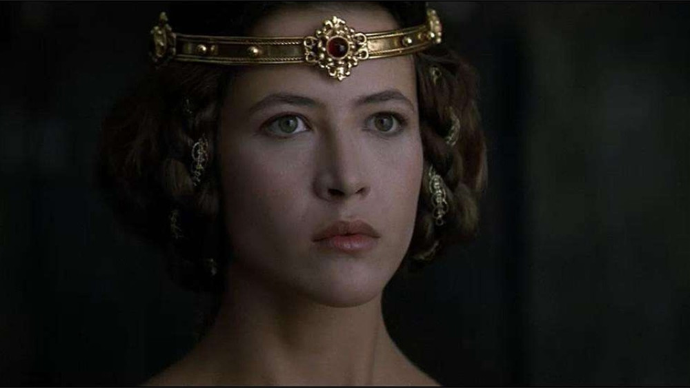 如果你去查一查伊莎贝拉的历史就知道了,自从人家嫁给了爱德华王子