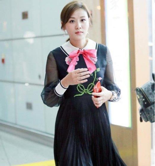 田亮老婆叶一茜又美出圈了黑色纱裙现赫本式优雅她的气质如何