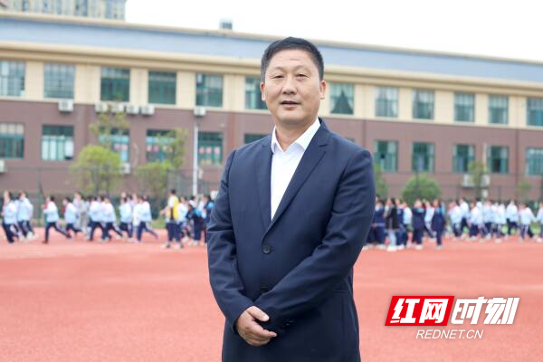 访怀化市宏宇中学校长龚道玉一粒种子的温暖与力量