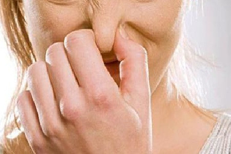 当鼻子痒的时候,很多人都不由自主地用手去抠,但在反复的挖鼻过程中