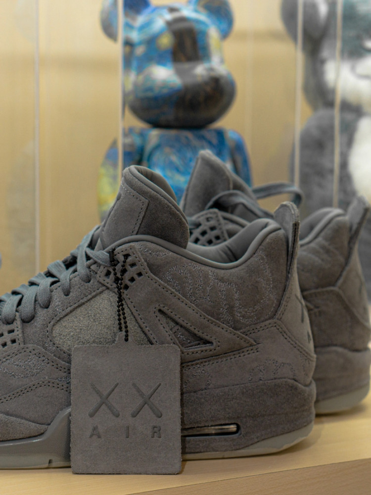 重磅联名aj4kaws