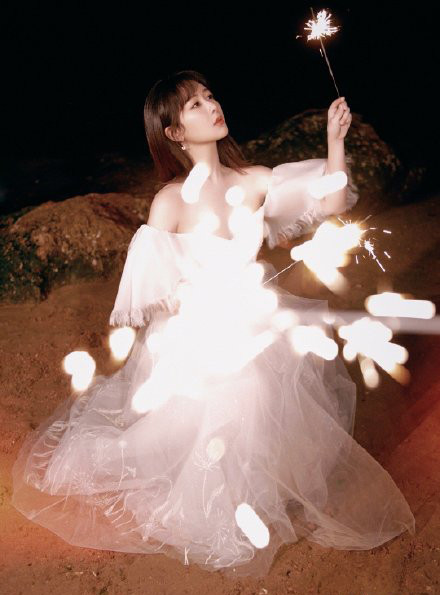 女明星必拍的烟花写真谁的更有少女感