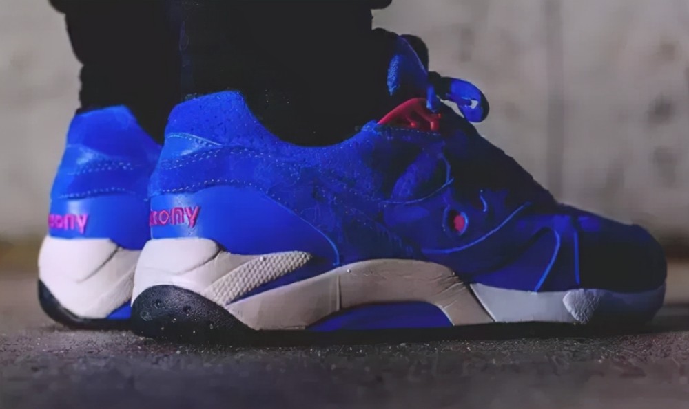 专业慢跑的人群都会选择穿着这个品牌的慢跑鞋；进行长时间的慢跑活动！