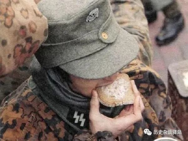 西线开打后驻法德军同样面临着巨大的后勤困境,黑面包也变得越来越