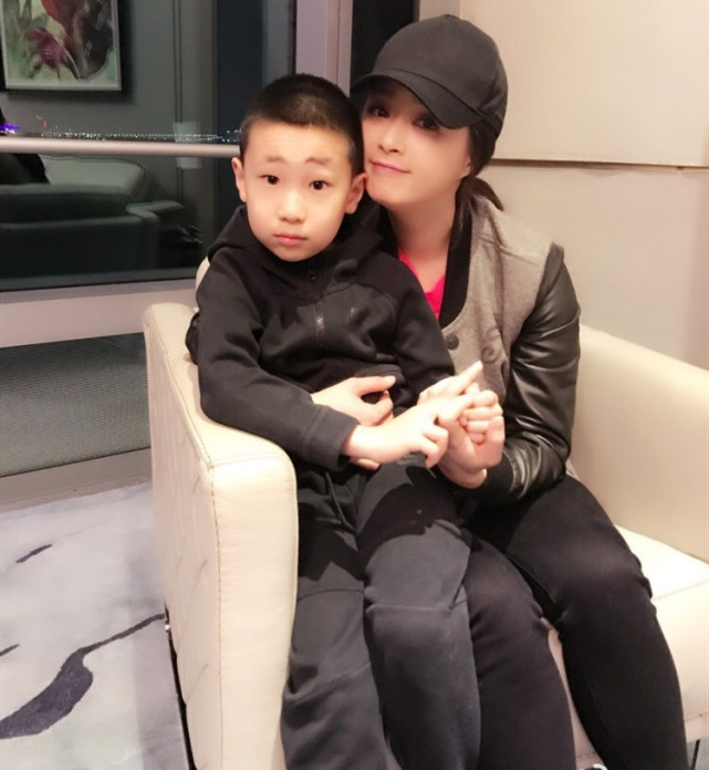 林永健儿子近照,11岁穿中式西装丹凤眼似爸翻版超像他,五官平庸实力