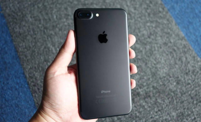 历代iphone取消的4大功能有2个创造百亿级市场第3个最可惜
