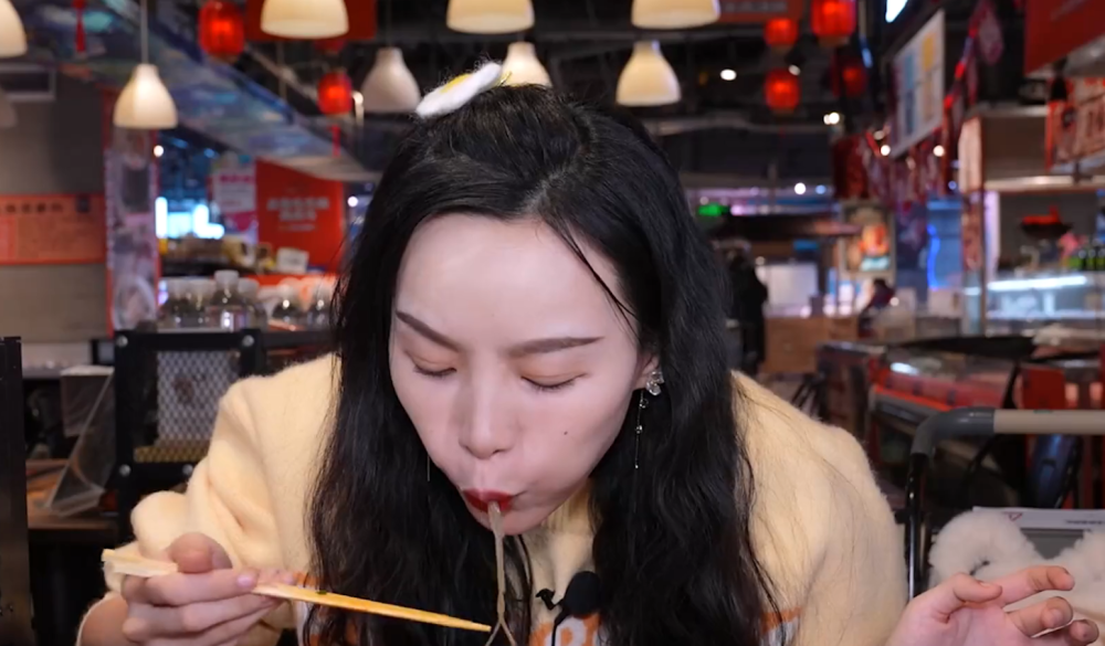 但小贝却从来没有这样的消息,可见小贝都是真吃,而且小贝并不是大胃王