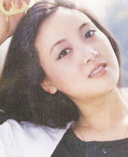 张国立承诺前妻罗秀春不再生育情陷邓婕63岁才补办婚礼