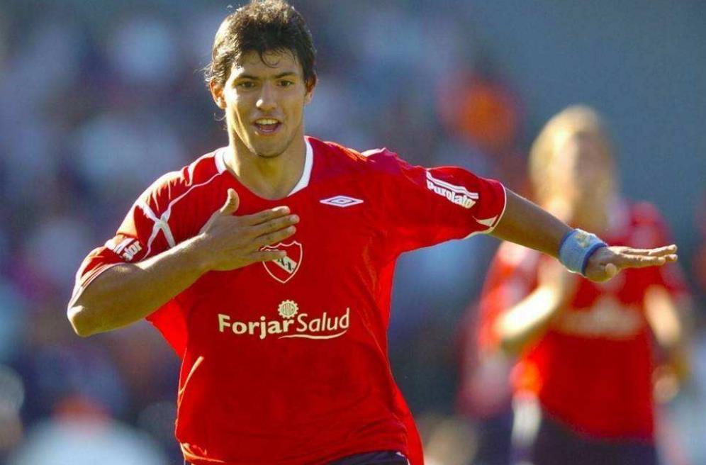 代表独立队在阿甲联赛登场亮相,创造了阿根廷顶级联赛最年轻出场纪录