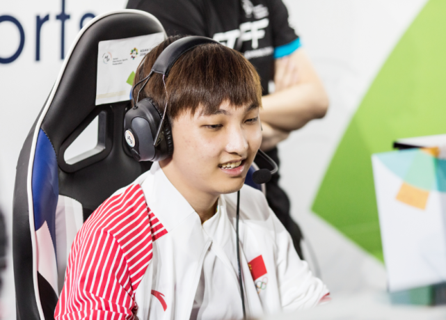 we正式官宣兮夜加盟we明年将在we正式退役