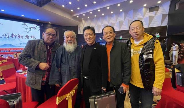 曲艺名家高英培喜收新徒,侯耀华给何云伟摆知,江湖乱道相声何存