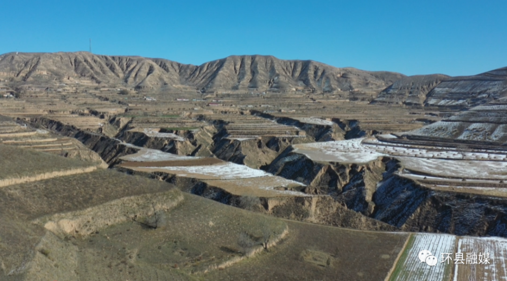 毛井鎮大戶掌村位於黃土高原腹地,四周溝壑縱橫,是典型的黃土高原溝壑