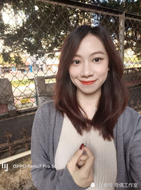 这手机自拍能力有点强