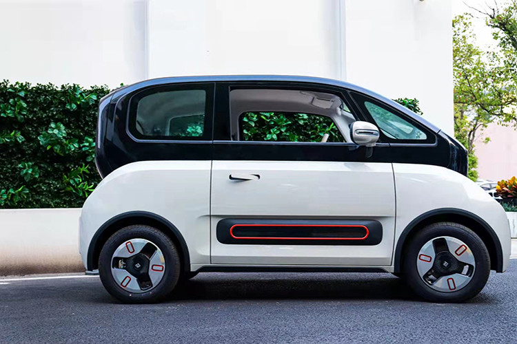 买小型纯电动新能源汽车宝骏kiwiev时尚实用兼具