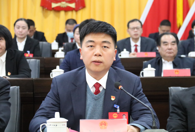 会议上,准"90后"清华博士宋振当选柘荣县人民政府县长.