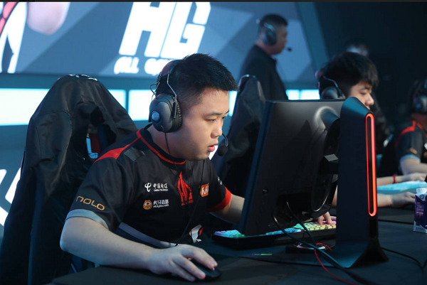 泪洒cfs预选赛至两连冠,草根选手嘉玮的逆袭之路|ag战队|逆袭之路|嘉