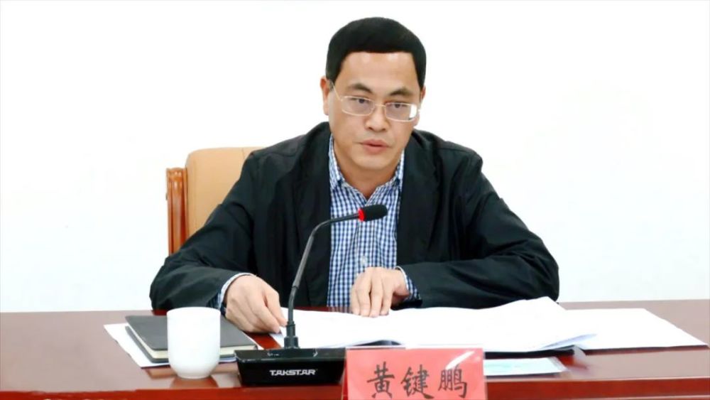 县委理论学习中心组学习会召开