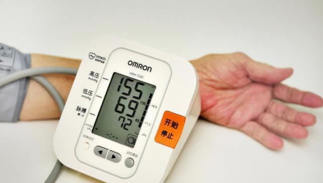 重度高血压:收缩压≥180mmhg,舒张压≥110mmhg中度高血压:收缩压160