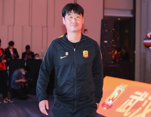 李金羽 1-2到5-2！李金羽又神了，中超保级队半场4球翻盘，送对手11连败
