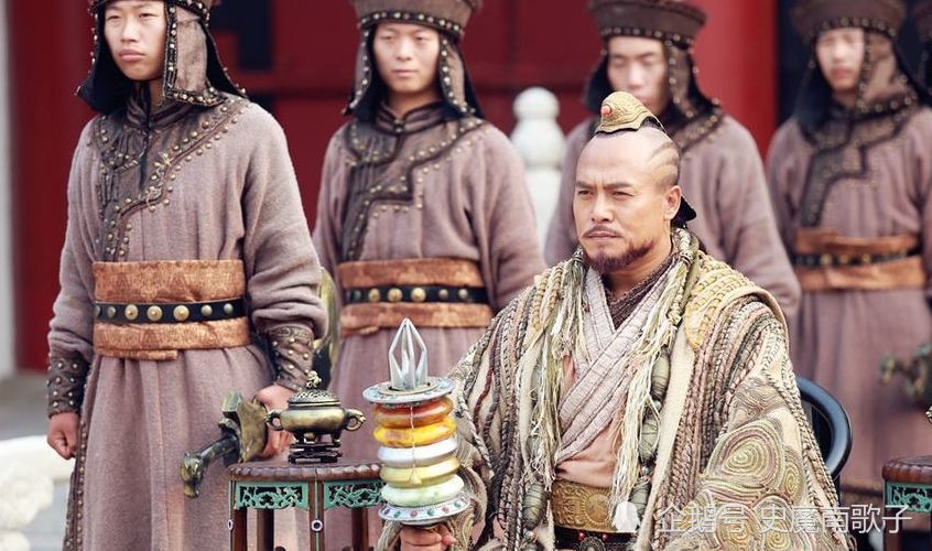 武则天下诏让通泉都尉郭元振前去交涉,在道路上与论钦陵相遇,郭元振