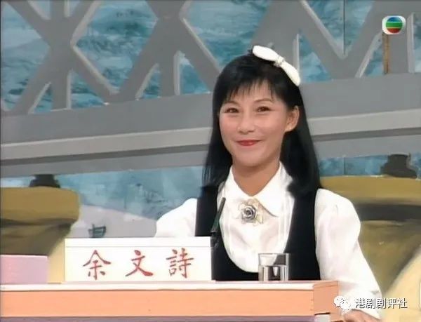 "刘彩玉即畀拇指举起的emoji大赞.