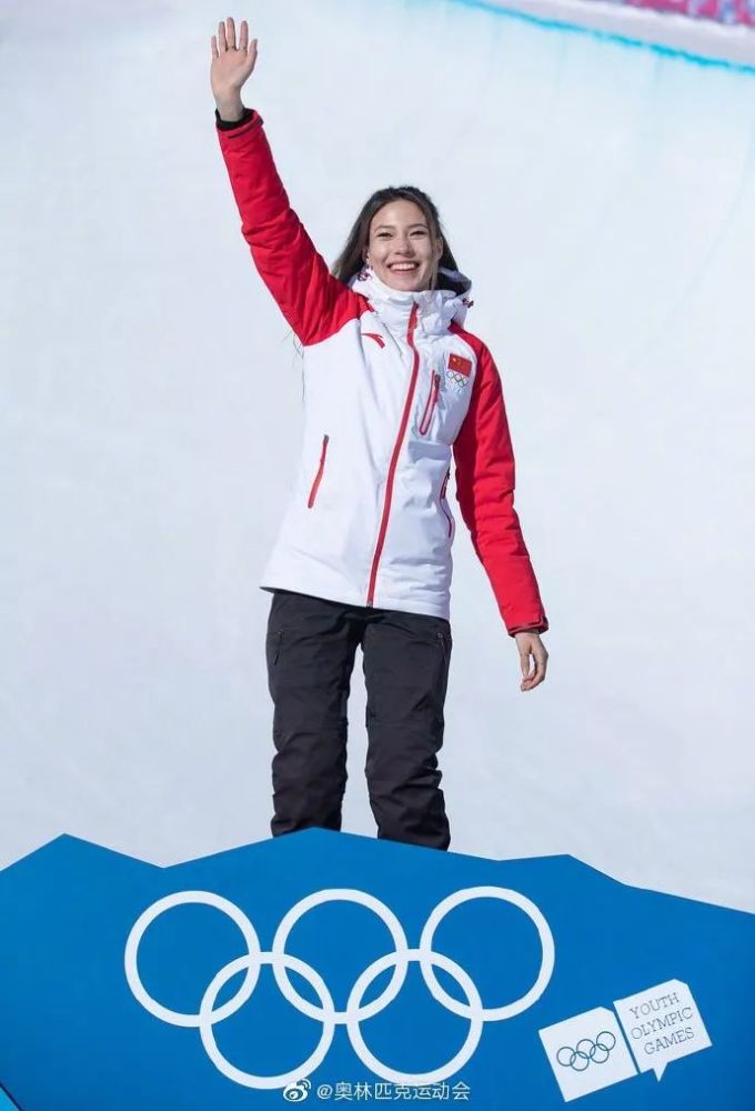 问阿谁堪比天真颜色笑盈盈多少朱朱白白